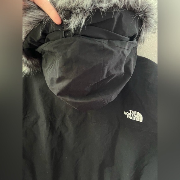 The North Face Arctic Waterproof 550-Fill-Power Down Parka Faux Fur Trim New - Picture 4 of 10